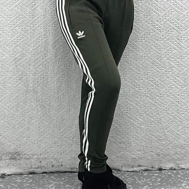 아디다스 빈티지 슈퍼스타 말차카키 슬림핏 트랙팬츠 XS C08710
