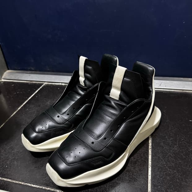 릭오웬스 22시즌 게스 러너 블랙밀크 42사이즈