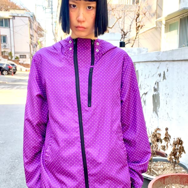 도트 무늬 퍼플 바람막이