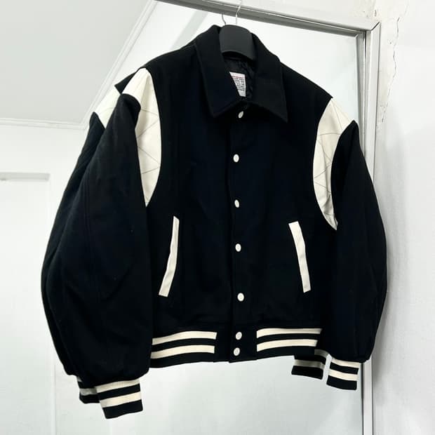 벌스데이슈트 테디 바시티 자켓