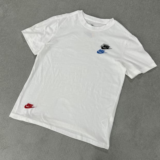 나이키 화이트 반팔티 멀티 로고 m