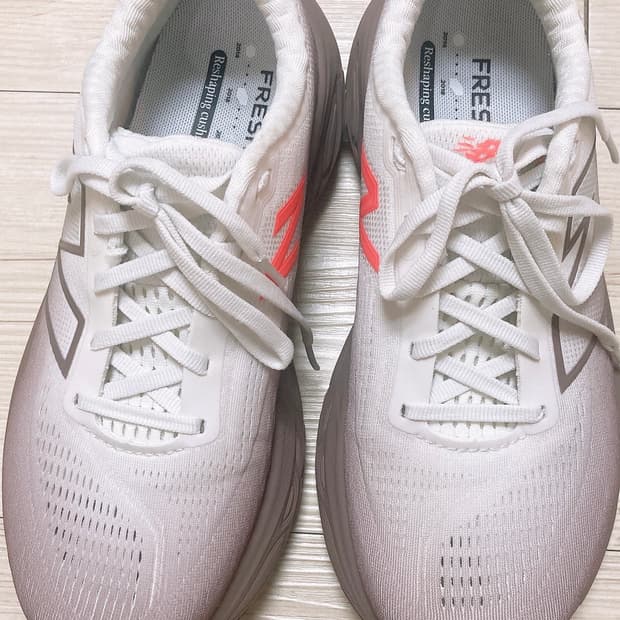 뉴발란스 프레시 폼 1080v14  ,245mm