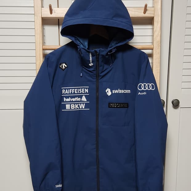 데상트 아우디 바람막이 후드 자켓