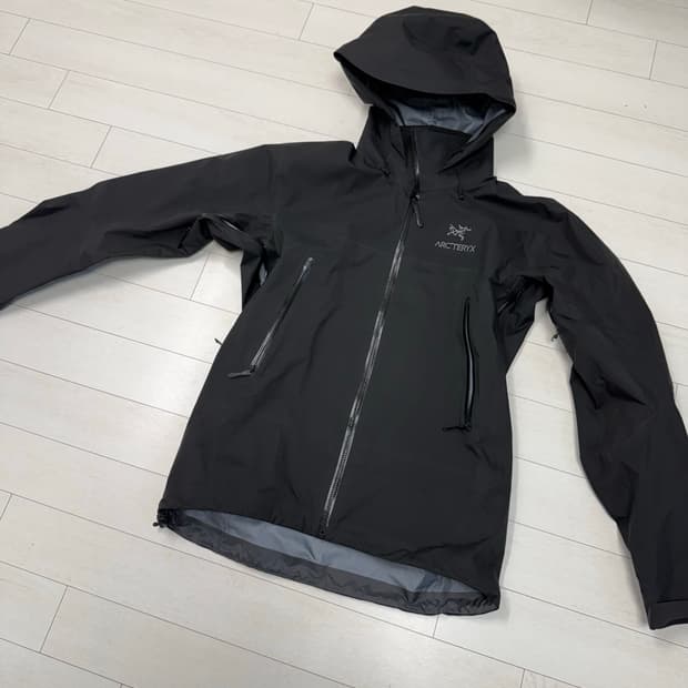 아크테릭스 베타 ar M 사이즈 블랙  한번 입었습니다  상태 9.9/1