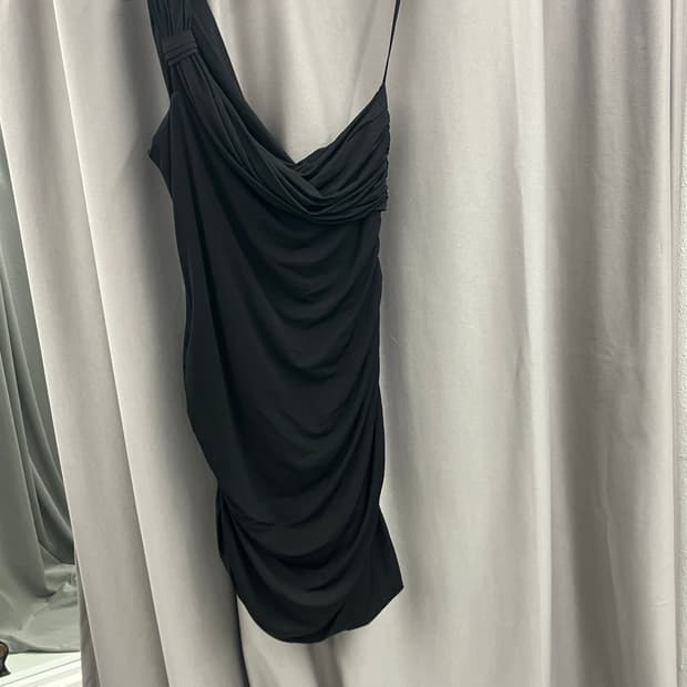 발망 블랙 드레이프 미니드레스