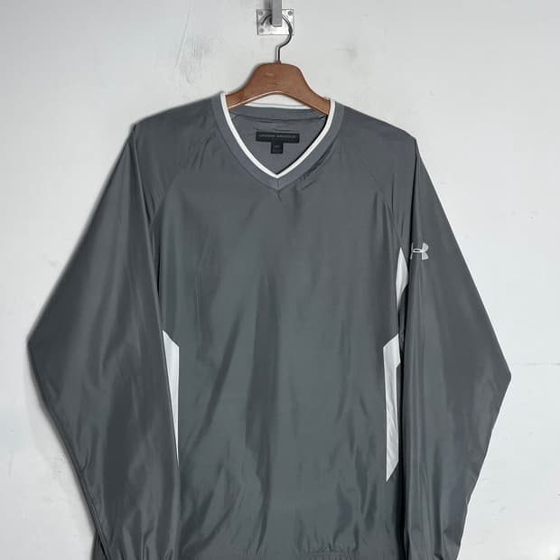 언더아머 V넥 윈드셔츠