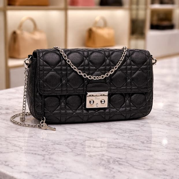 [S급] 디올 까나쥬 퀼팅 램스킨 은장 체인 숄더백 블랙 판매합니다!!!
