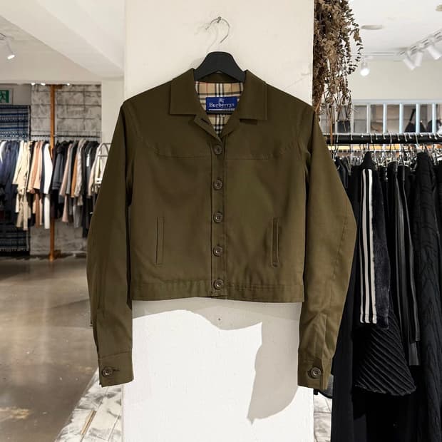버버리 블루라벨 카키 버튼 크롭 자켓