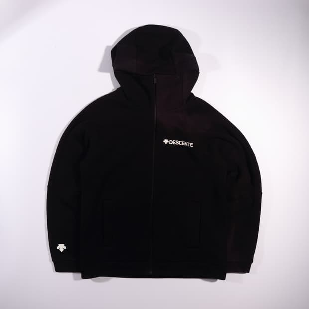 데상트 로고 후드티 B221