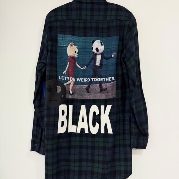 LET'S BE WEIRD TOGETHER. BLACK 체크셔츠