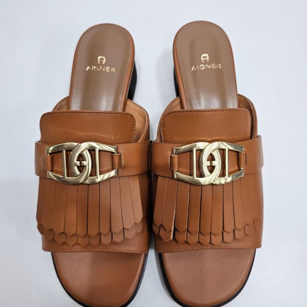 (새상품급) AIGNER 아이그너 가르텐 뮬 샌들 / 여 245 카멜