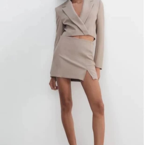 자라 크롭블레이저+치마 셋업 베이지