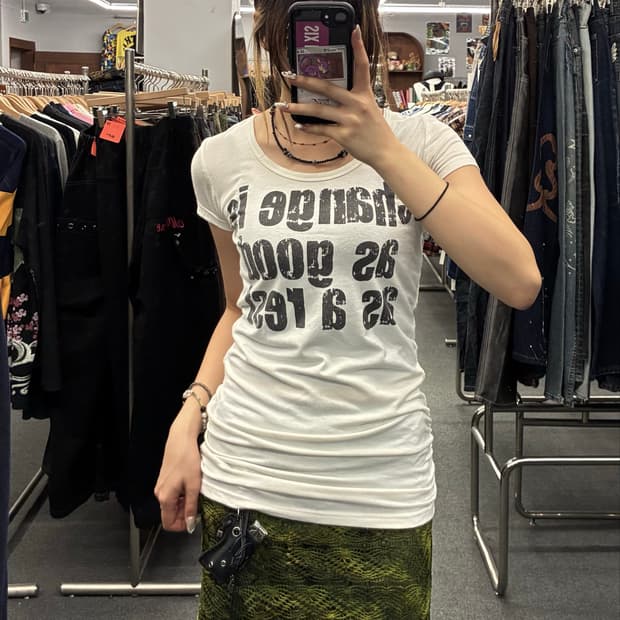 M)Knick Knack 빈티지 여성 셔링 디테일 레터링 반팔