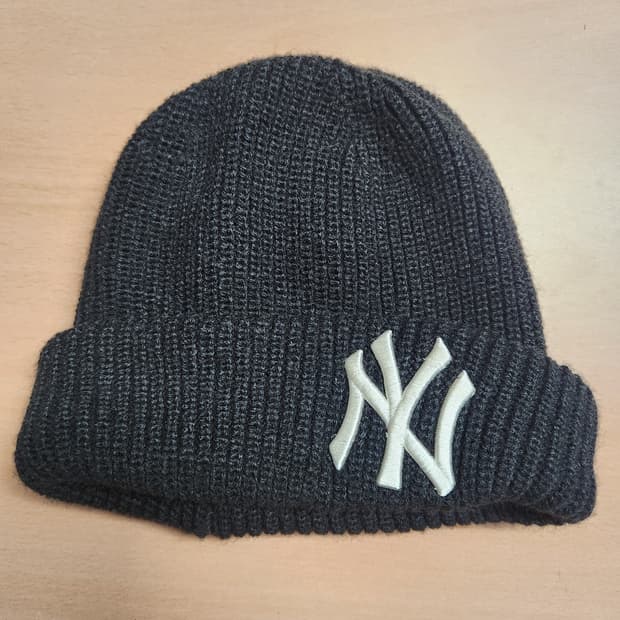 "MLB 뉴욕양키스 블랙 비니 🖤 힙한 무드 필수템"