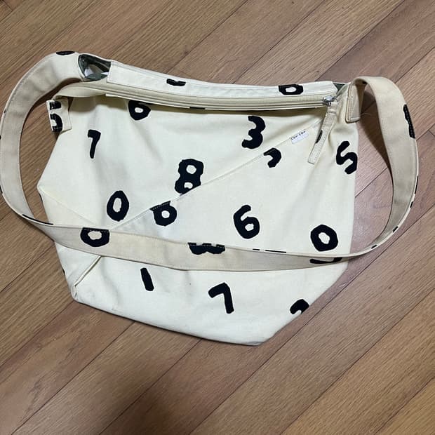 소우소우 메신저백