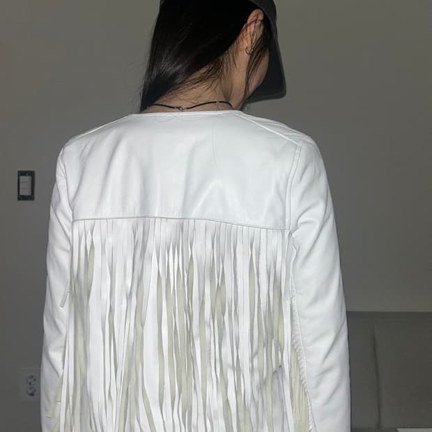 화이트 레더 프린지 자켓