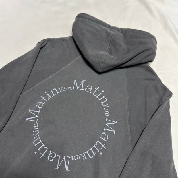 마땡킴 피그먼트 로고 챠콜 후드 집업