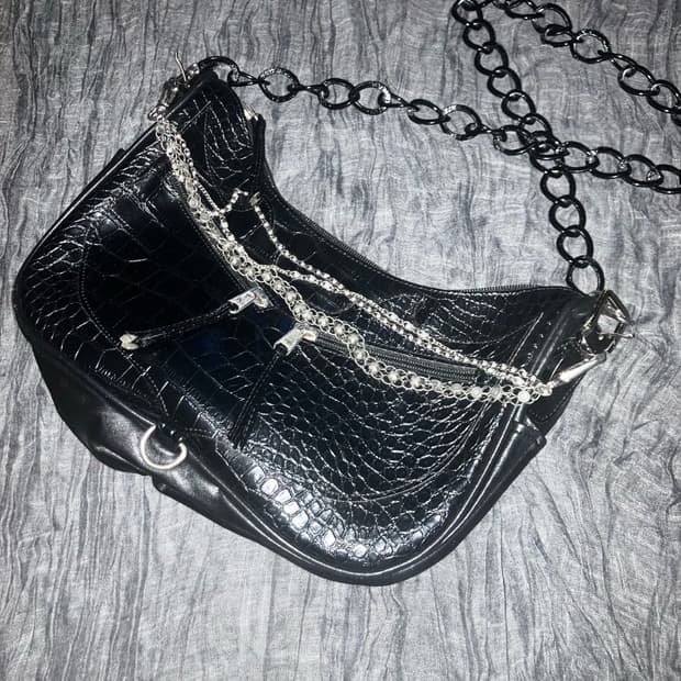 IUGAMAKARASTriple Chained Alligator Bag