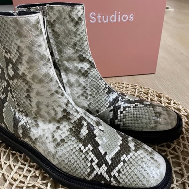 아크네 파이톤 부츠 40