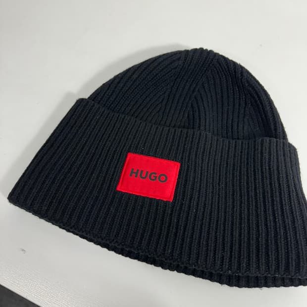 FREE 휴고보스 블랙 빅로고 비니