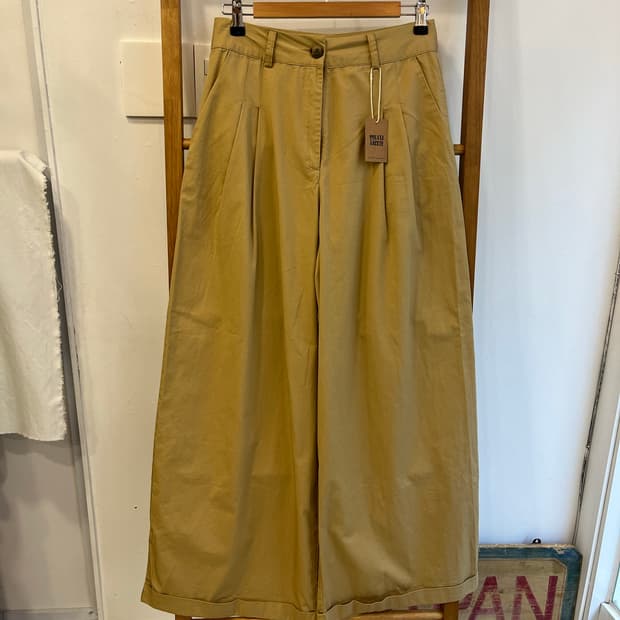 베이지 핀턱 와이드팬츠