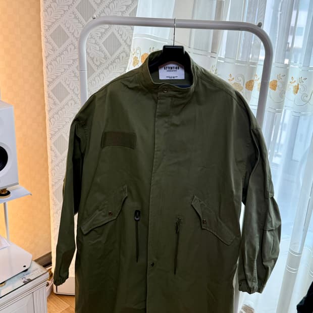 어텐션 피쉬테일 야상