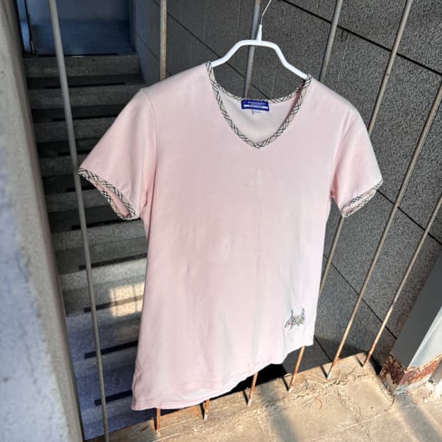 Vintage Burberry Round T