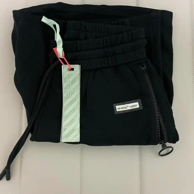 [새상품] 오프화이트 코튼 반바지 블랙 XXS