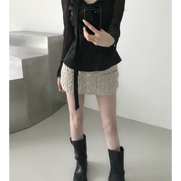 힐다x고희 실키 스완 블랙 블라우스