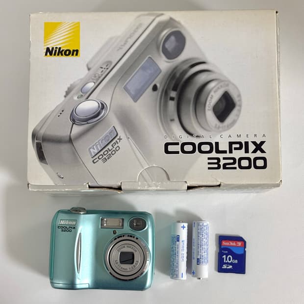 nikon coolpix 3200 mint