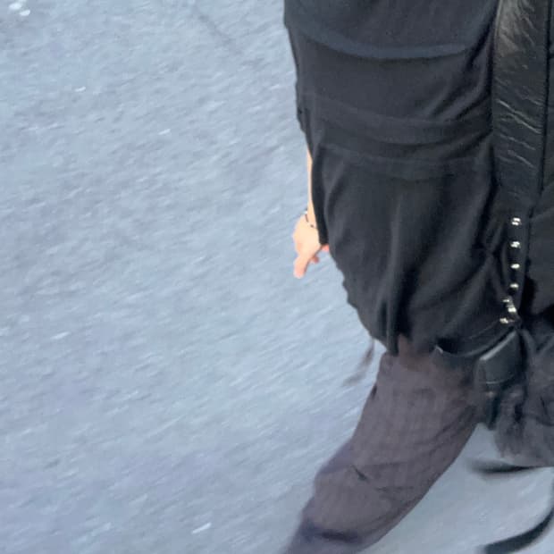 에드워드 커밍 dart long sleeve t-shirt black