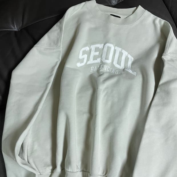 발렌시아가 시티컬렉션 서울 맨투맨