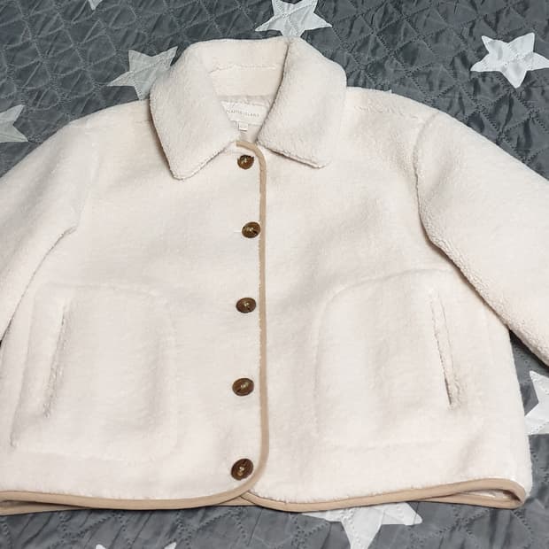 플라스틱아일랜드 퍼 카라 뽀글이 무스탕 숏 자켓 아이보리 (S)