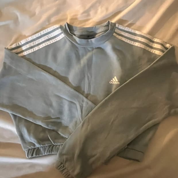 아디다스 크롭 기모 맨투맨