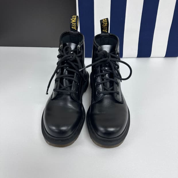 닥터마틴 101 6홀 여성 블랙 워커 부츠 UK4/EU37/230