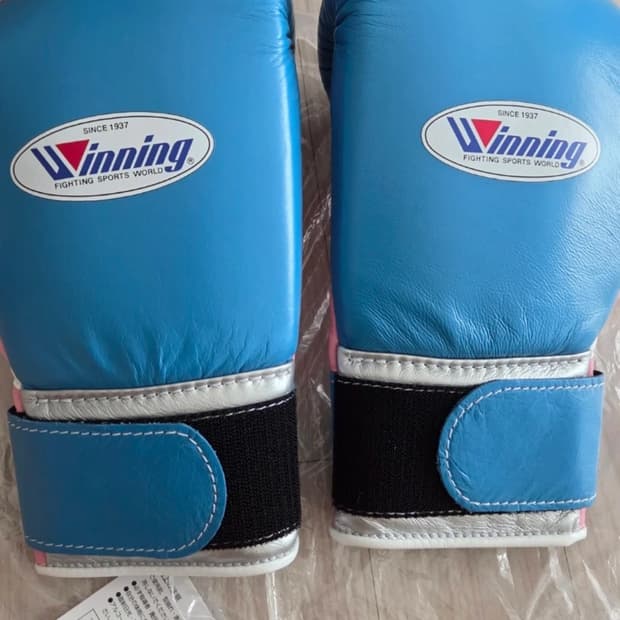 정품 새상품 위닝 커스텀 벨크로 10온스 복싱 글러브  판매합니다