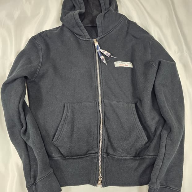 더뮤지엄비지터후드집업