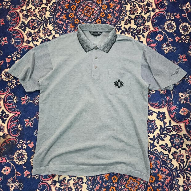 크리스찬디올 국내 라이센스 포켓 자수 반팔 카라티 