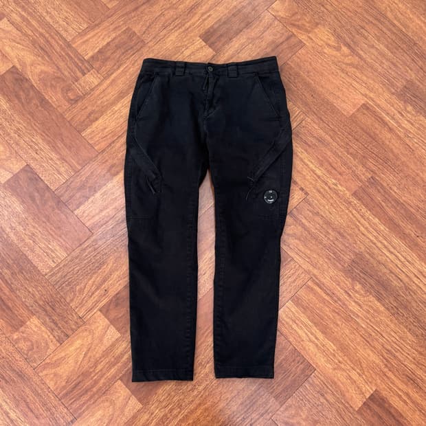 33 C.P Company 씨피컴퍼니 렌즈와펜 카고 팬츠 