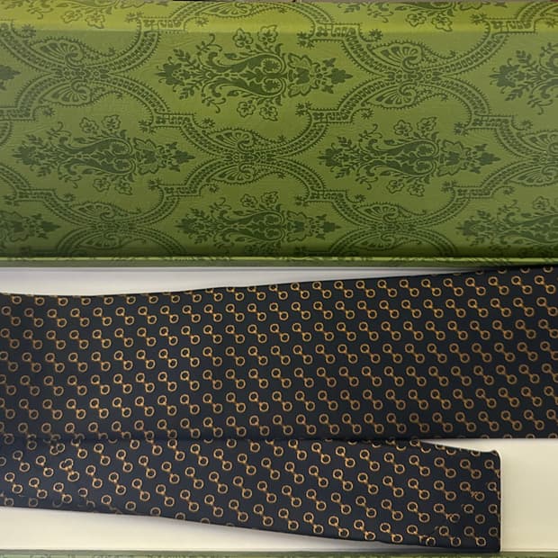 구찌 블랙/골드 체인 패턴 실크넥타이 정품