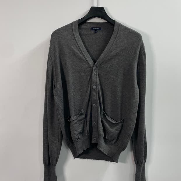 버버리 그레이 브이넥 가디건 (on.631)