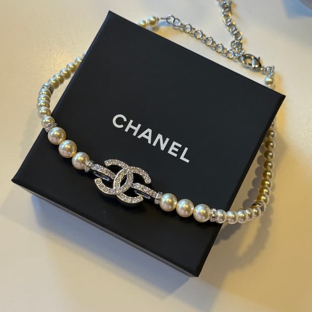 Chanel 업사이클링 샤넬 CC 진주 초커 목걸이