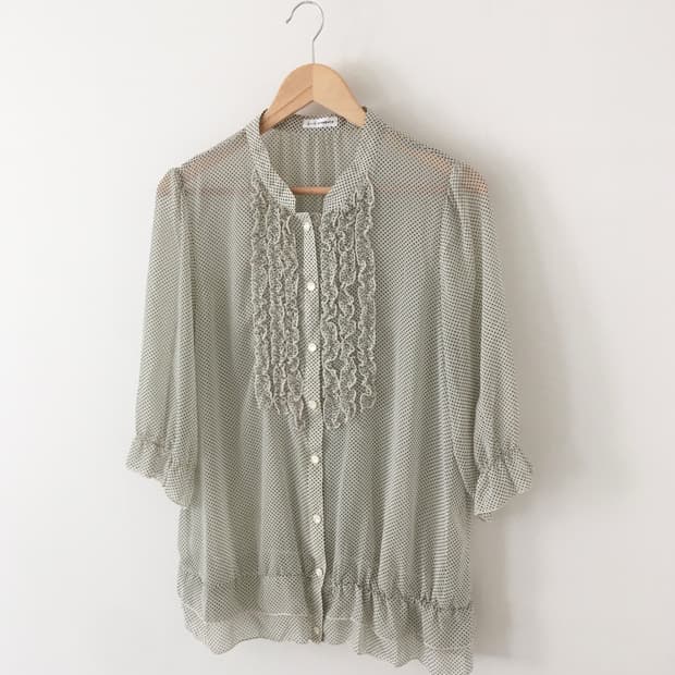 mini dot frill blouse