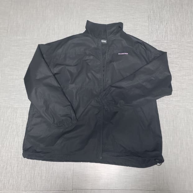 발렌시아가 하이넥 오버핏 자켓 48 110~