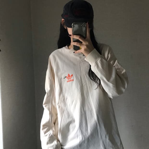 아디다스 아이보리 오버핏 롱슬리브