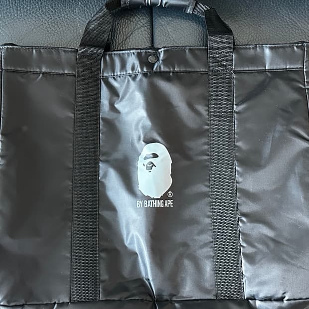 베이프 나일론 패딩 쇼퍼백