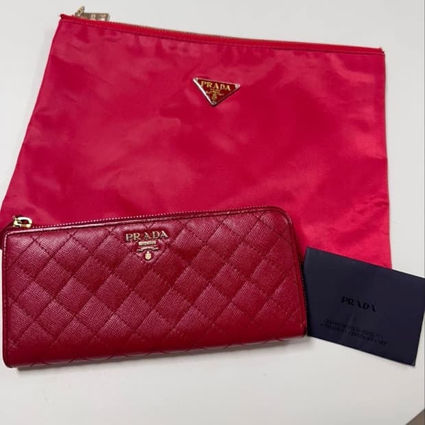 프라다 퀼팅 장지갑 레드 + 더스트백 / 프라다 지갑