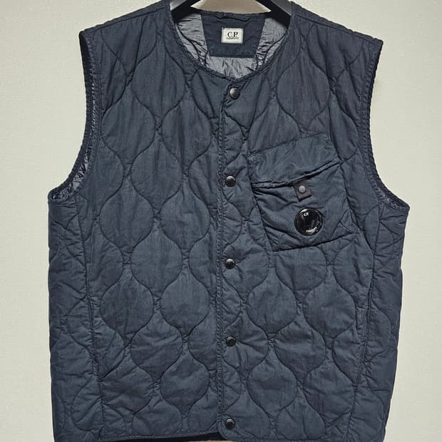 CP컴퍼니 50 FILI 퀼팅 조끼