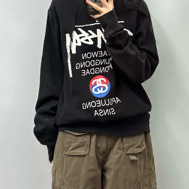 스투시 서울 챕터 블랙 맨투맨 