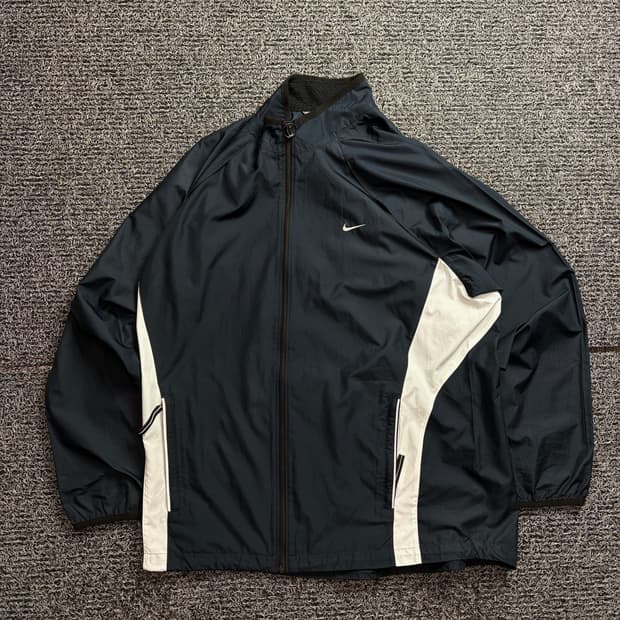 나이키 클리마핏 올드스쿨 베색 바람막이 2342